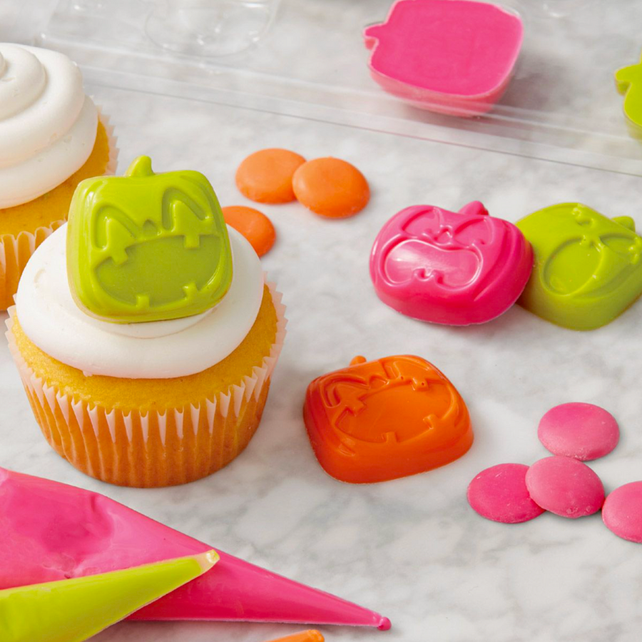 MOLDE PARA CHOCOLATE CALABAZAS (3D) - WILTON - Imagen 3