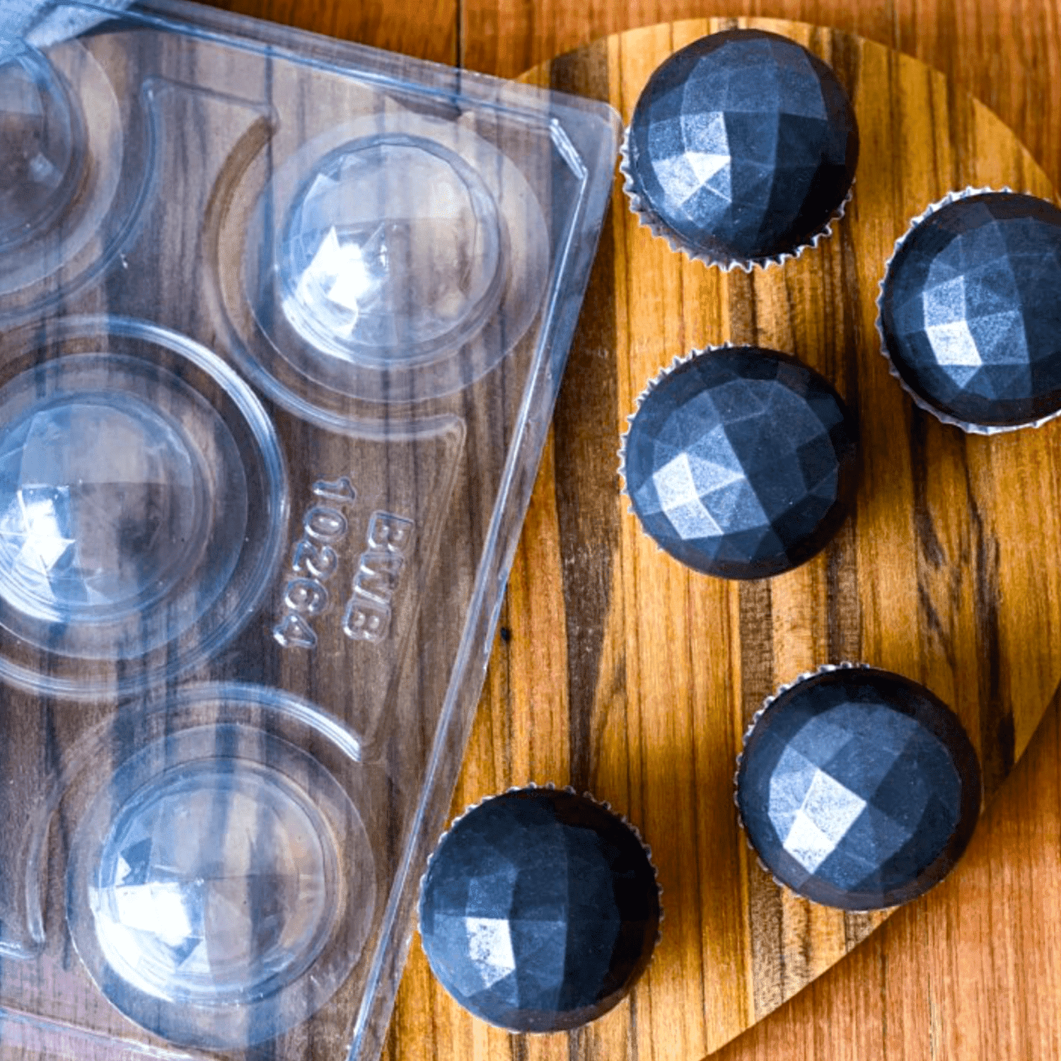 MOLDE PARA CHOCOLATE BWB - BOMBON ESFERA GEOMETRICA (5 CAVIDADES) - Imagen 2