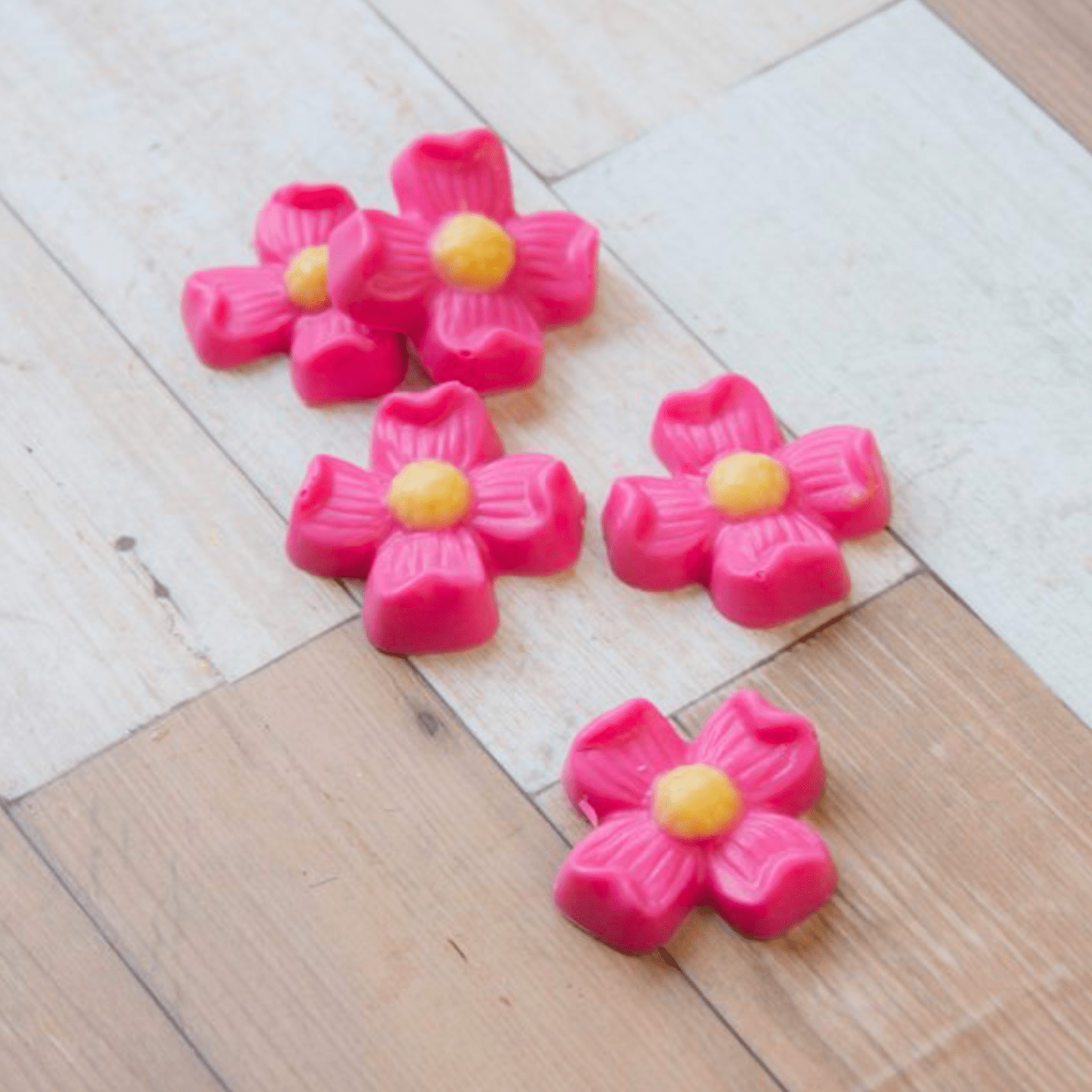 MOLDE PARA CHOCOLATE BWB - BOMBON FLORES (12 CAVIDADES) - Imagen 2