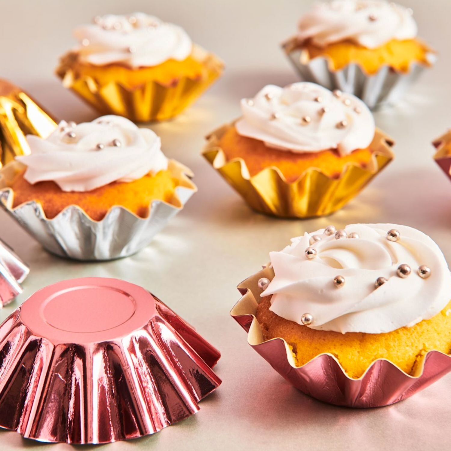 CAPSULAS CUPCAKES PARA HORNEAR "BLOOM" FUNCAKES - ORO ROSADO METALICO - Imagen 3